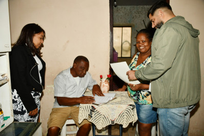 Prefeitura de Nova Iguaçu faz entrega domiciliar de certidões de isenção de IPTU