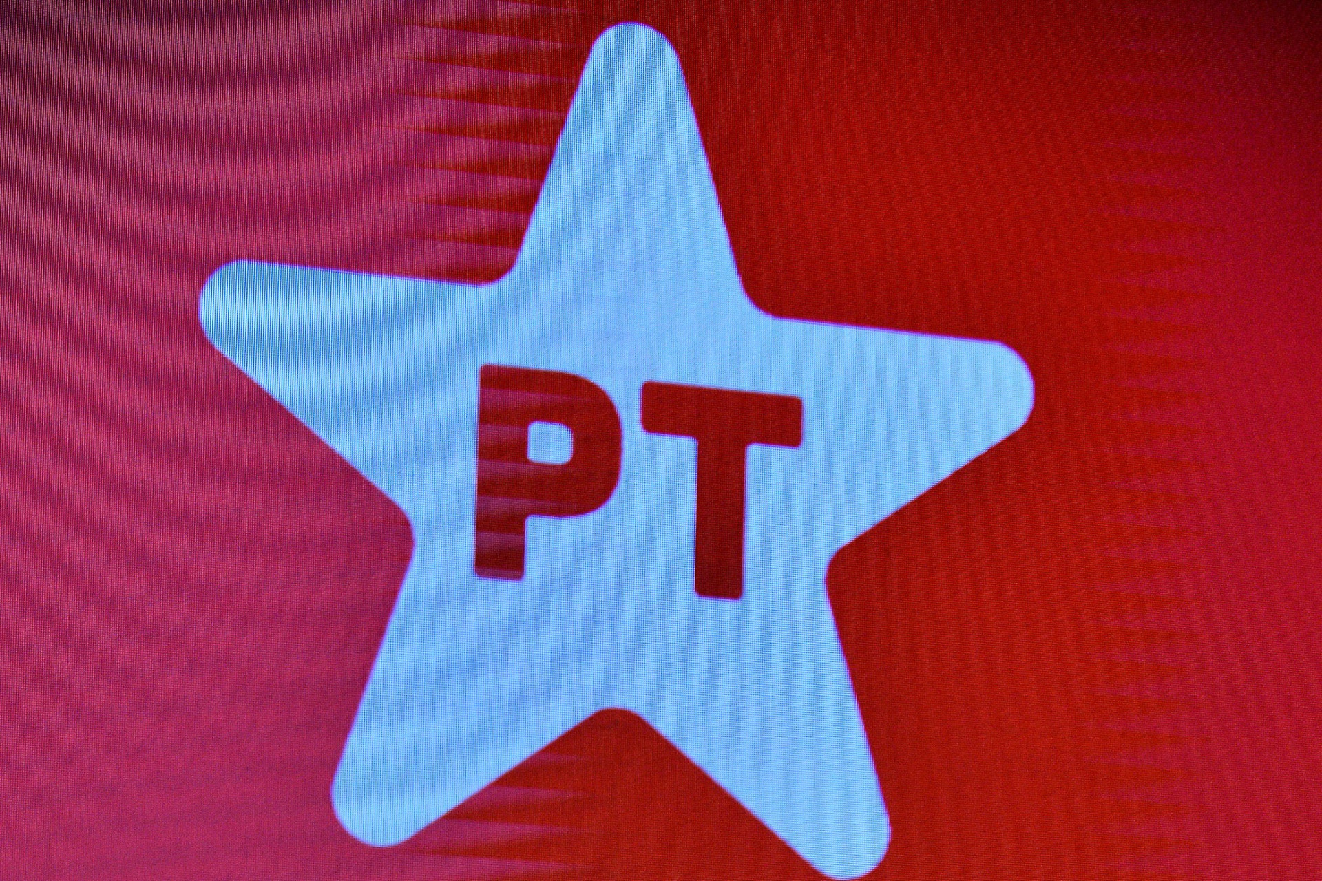 PT decide lançar candidatura em Minas após reunião com Lula, mas ainda não tem nome