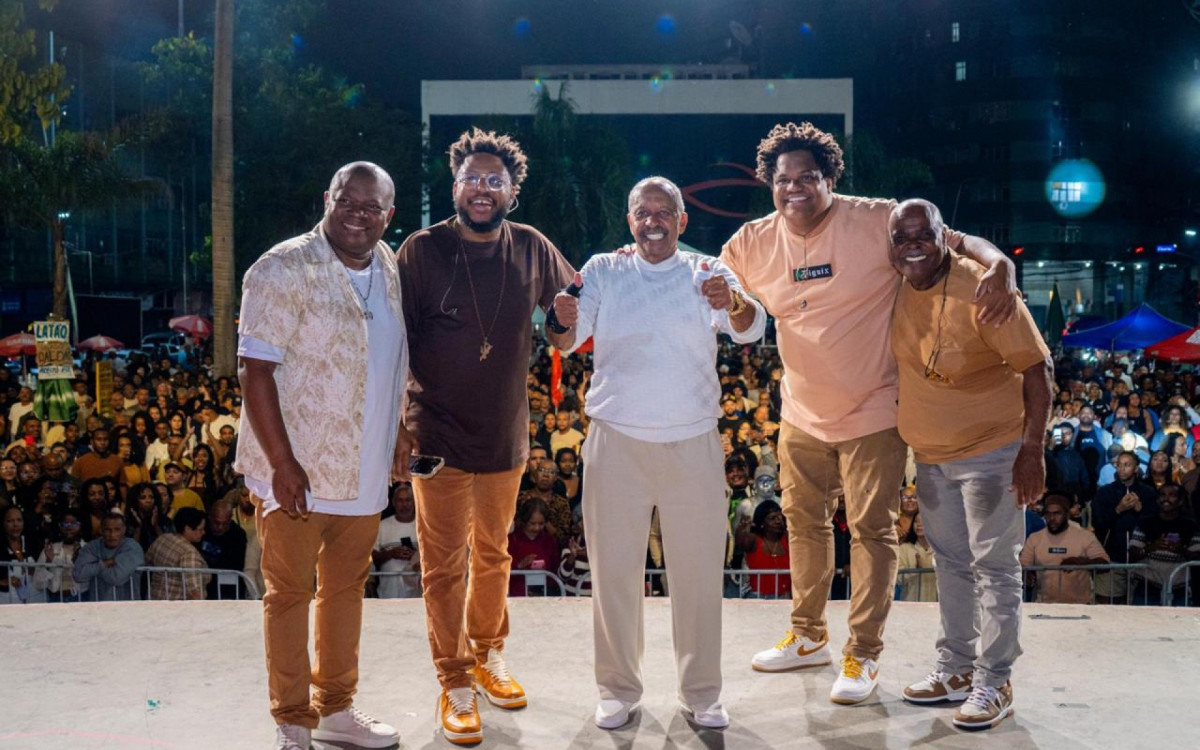 Fundo de Quintal vai se apresentar na quadra da Imperatriz