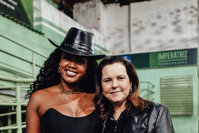 Iza prestigia 'arraiá' na quadra da Imperatriz