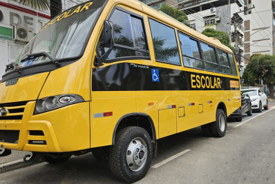 Três Rios amplia frota escolar com novo ônibus adquirido com recursos próprios