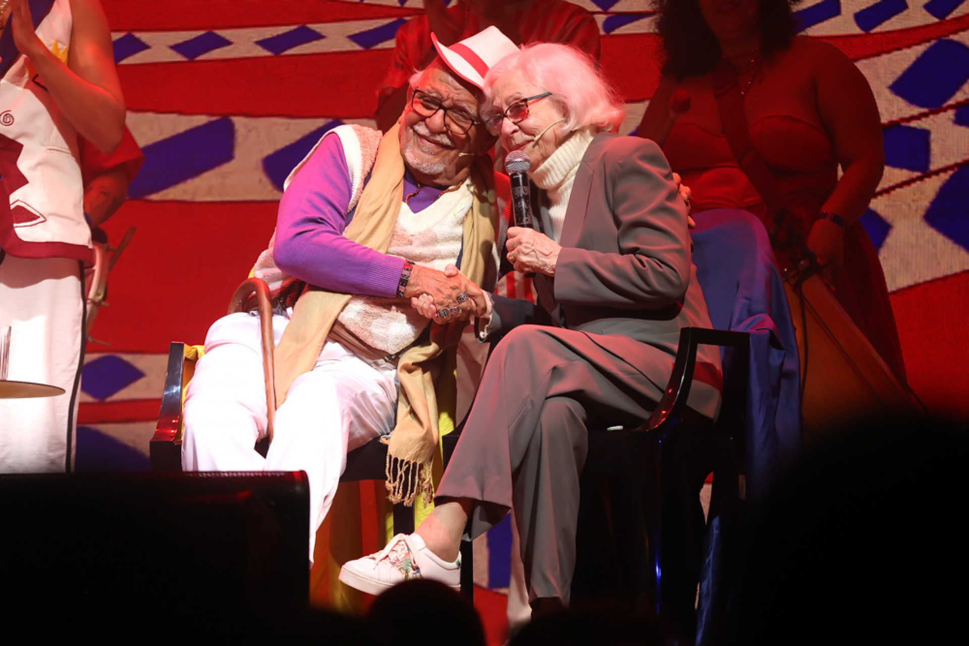 Fernanda Montenegro canta com Amir Haddad  - Roberto Filho / Brazil News