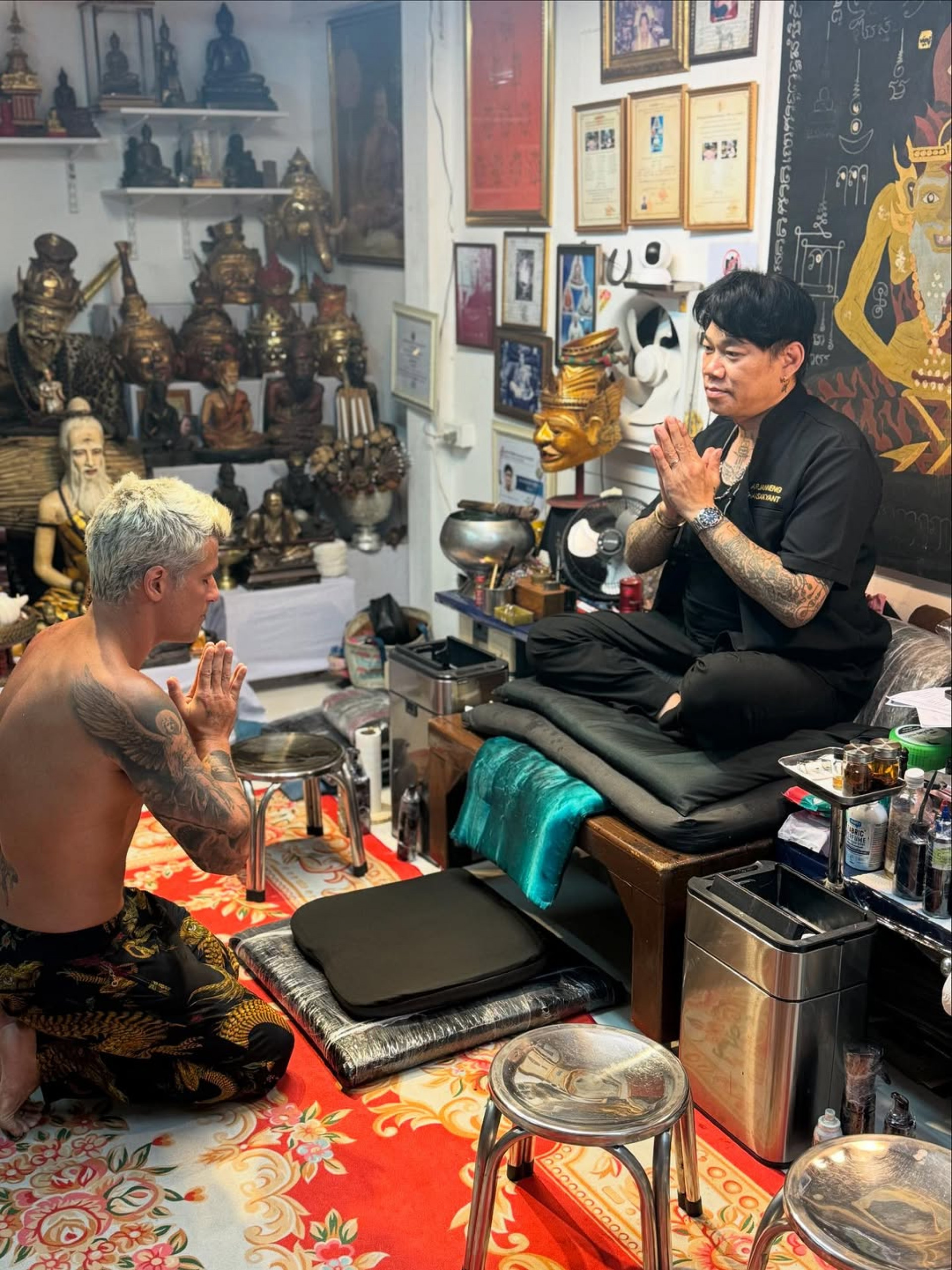 Bruno Gagliasso mostra como foi feita tatuagem na Tailândia: 'Sem máquina' - Reprodução / Instagram