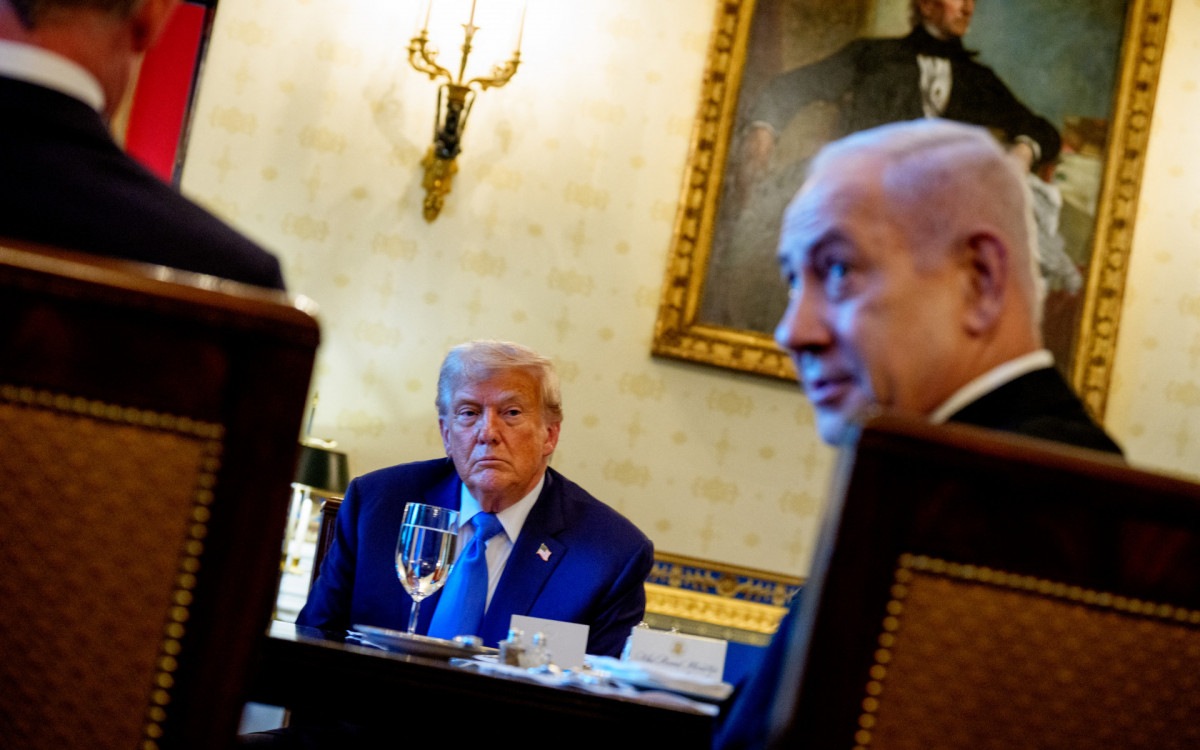 Primeiro-ministro israelense Benjamin Netanyahu, acompanhado pelo presidente dos EUA, Donald Trump - AFP