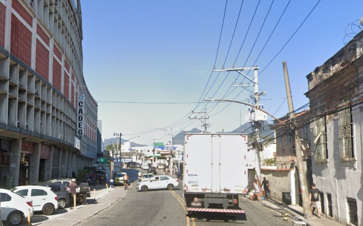 Bebê foi resgatado em frente ao Cadeg