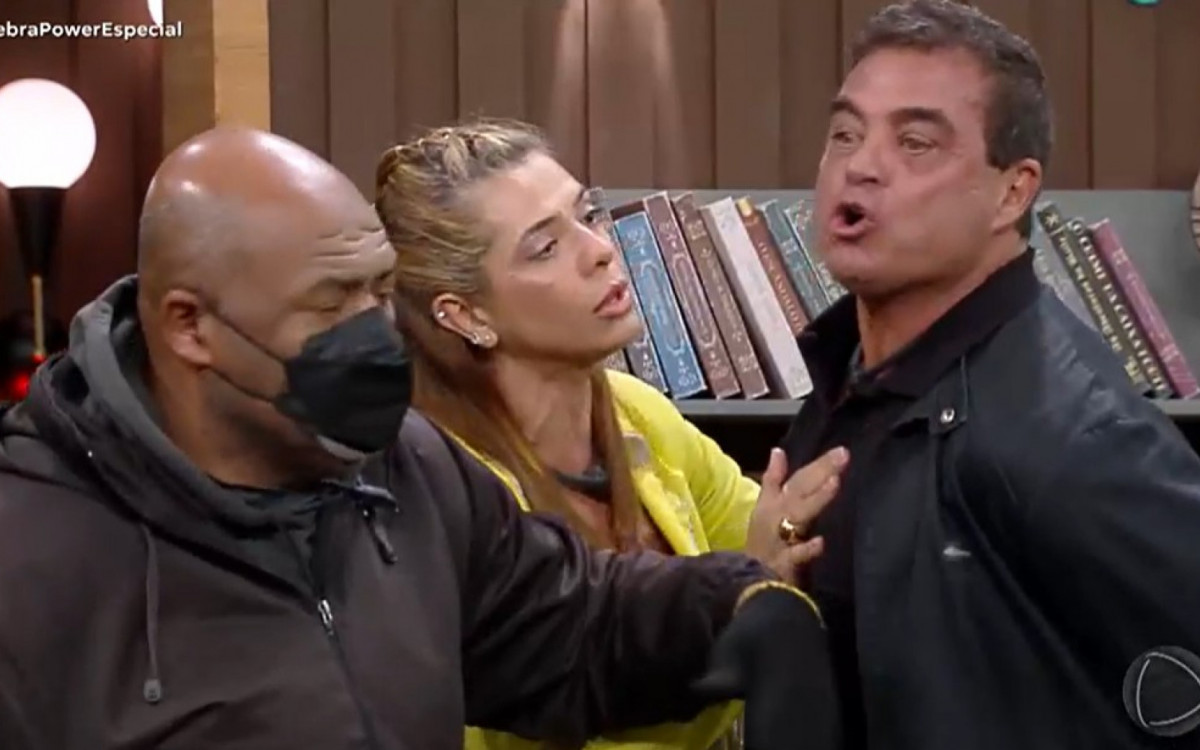 Segurança aparta briga de Dhomini com Radamés no 'Power Couple' - Reprodução/Record