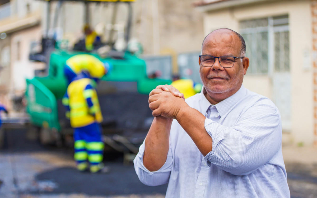 Morador do bairro, Mauro Lacerda, agradeceu pela chegada do novo asfalto, e novas calçadas e manilhas