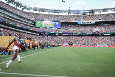 Polêmica de arbitragem em Fluminense x Chelsea repercute na imprensa internacional