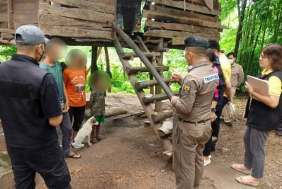 Garoto de 8 anos que só sabia se comunicar através de latidos é resgatado na Tailândia 