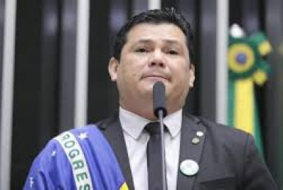 Conselho se reúne para abrir processo contra deputado que chamou Gleisi de 'prostituta'