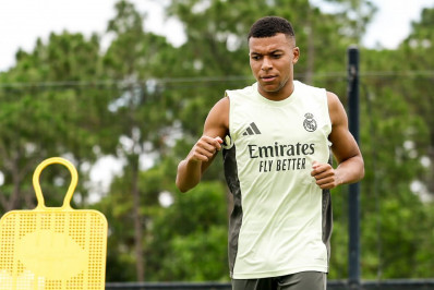 Mbappé sofre entorse no joelho e vira desfalque no Real Madrid