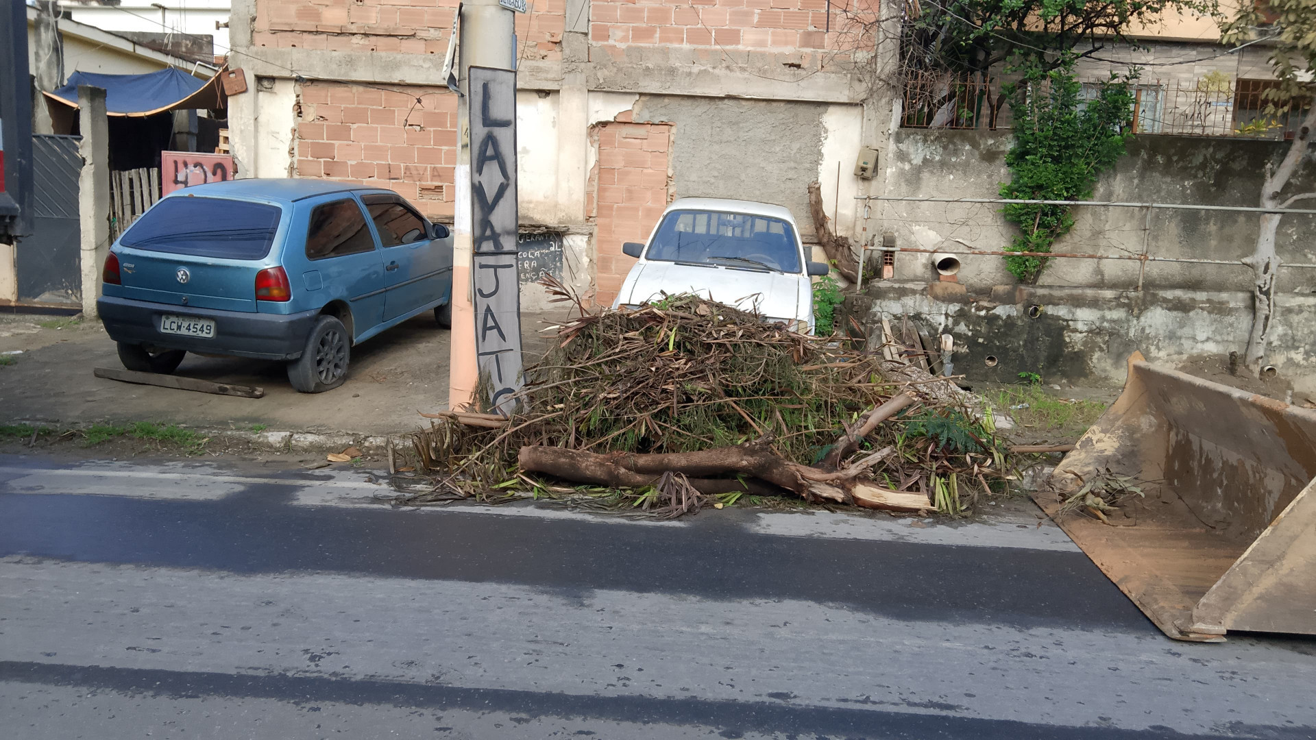 A Estrada do Barro Vermelho, no bairro Vilar Novo, teve retirada de lixo e entulhos   - Divulga&ccedil;&atilde;o/ PMBR