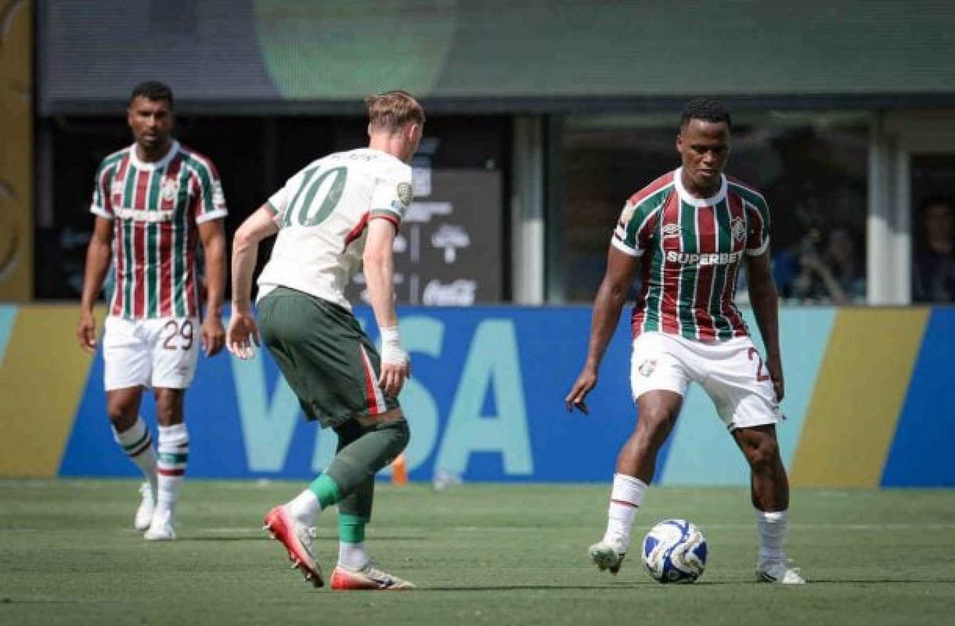 Arias chora muito ap&oacute;s elimina&ccedil;&atilde;o do Fluminense: ‘Me desculpa’