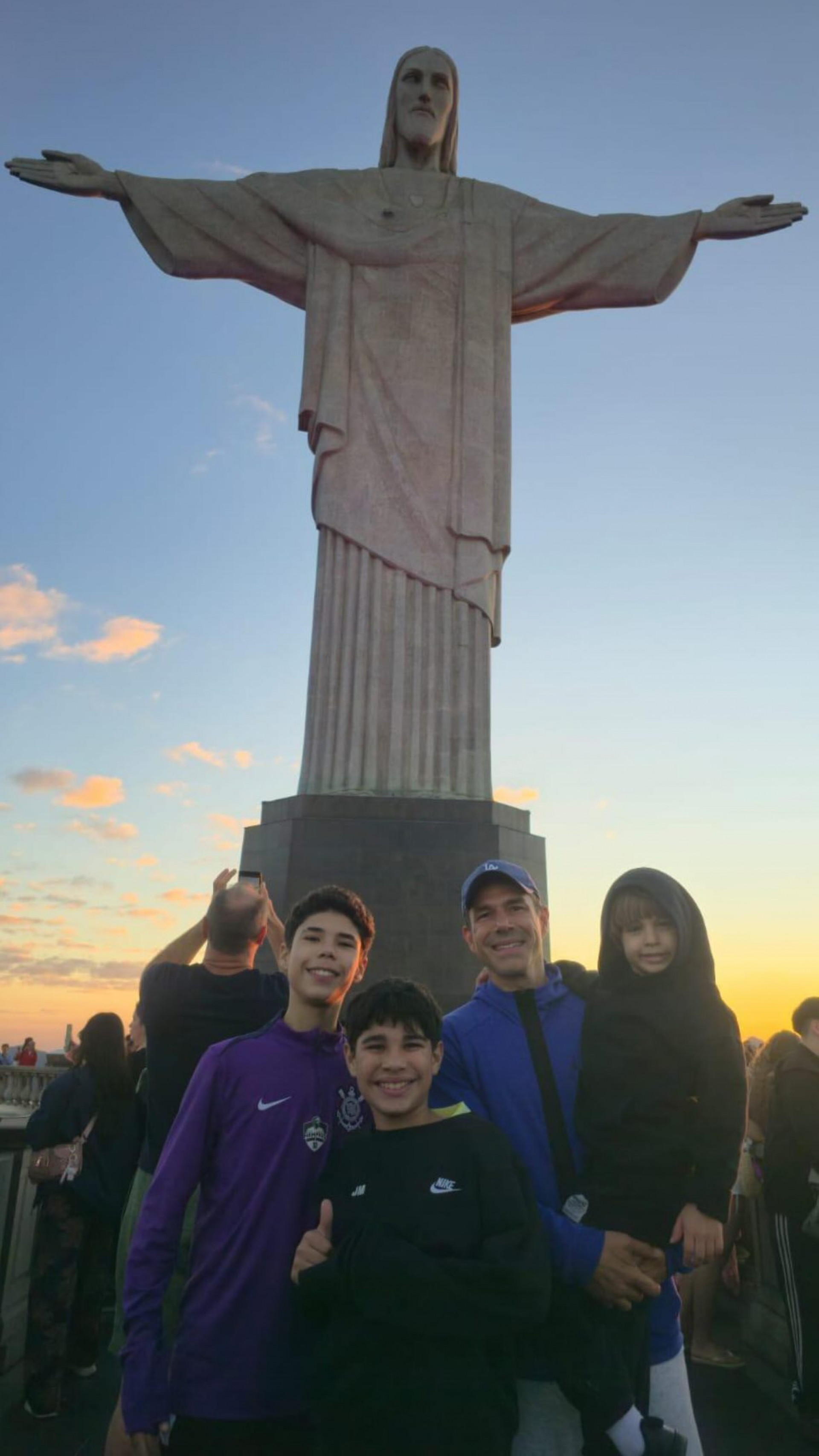 Marcus Buaiz levou os filhos e o enteado para passeio no Cristo Redentor  - Reprodução/Instagram 