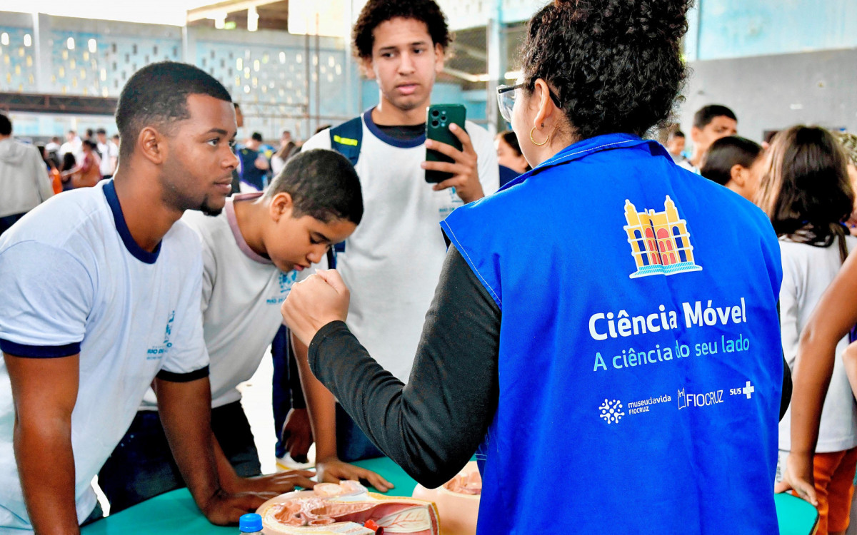 Os alunos mostraram curiosidade e aproveitaram para fazer diversas perguntas

