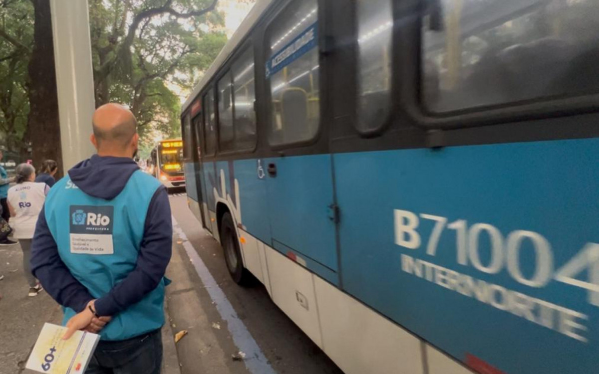 Prefeitura do Rio fiscaliza direito dos idosos à gratuidade no transporte público - Divulgação/SEMESQV