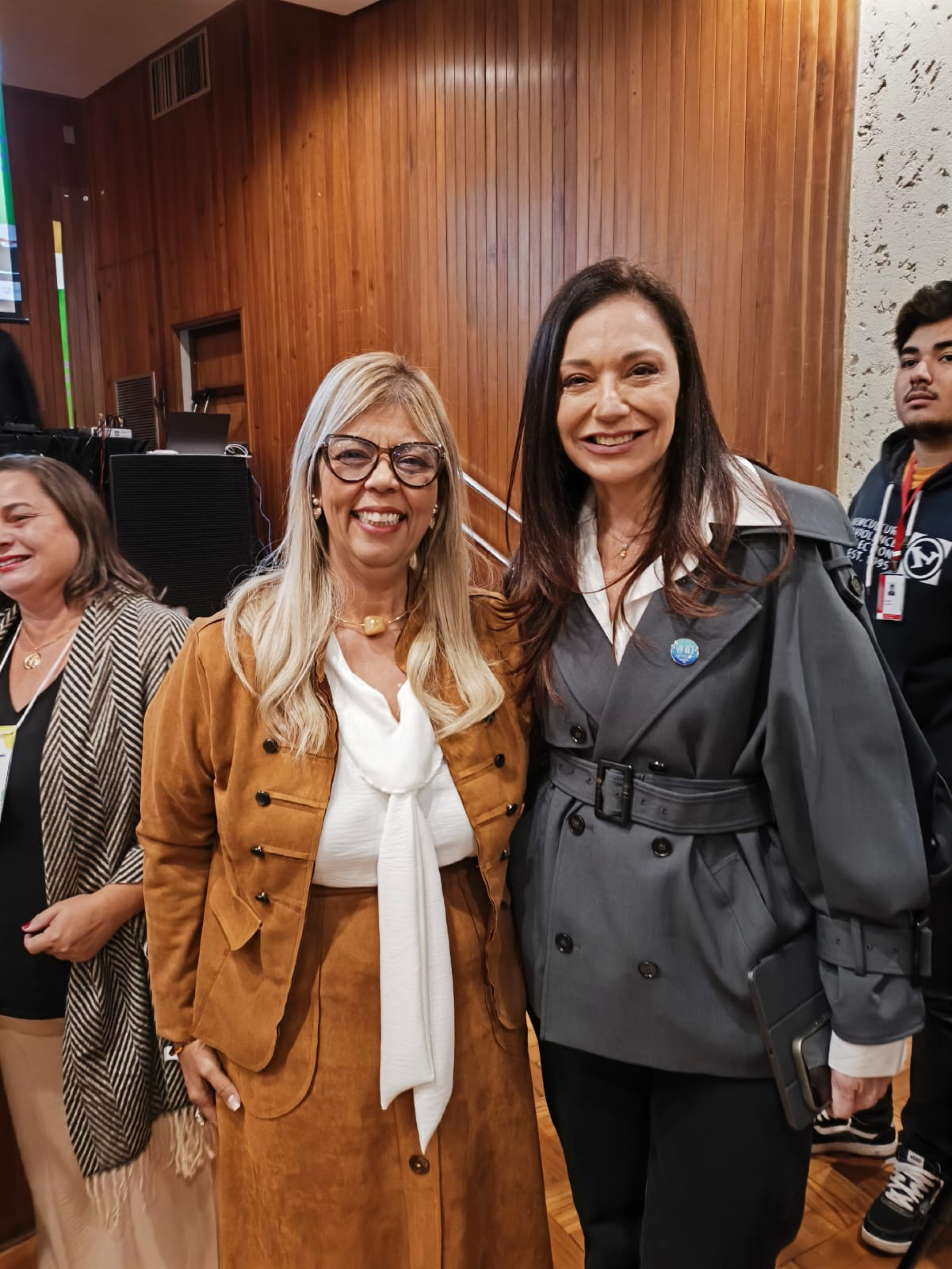 A secret&aacute;ria de Educa&ccedil;&atilde;o do Estado, Roberta Barreto (D), elogiou a gest&atilde;o de Sheila Boechat   - PMBR / Divulga&ccedil;&atilde;o