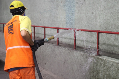 Clin realiza lavagem do Túnel Icaraí–São Francisco