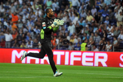 Ex-goleiro do Vasco é acusado de violência doméstica em Portugal