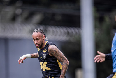Emerson Leão critica Neymar e diz que atacante do Santos 'não é exemplo para ninguém'