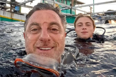 Luciano Huck e Benício repetem mergulho com tubarões e provocam Angélica: 'Preocupando a mãe'