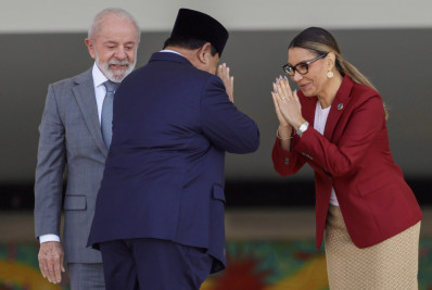 'Ai, esses vira-latas', diz Janja após jornalista questionar Lula sobre tarifas de Trump