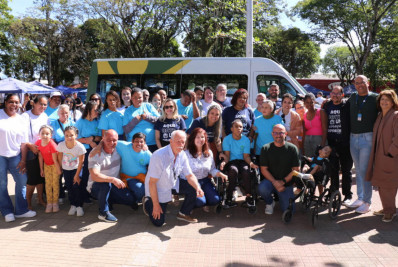 Prefeitura entrega van para a APAE de Quatis