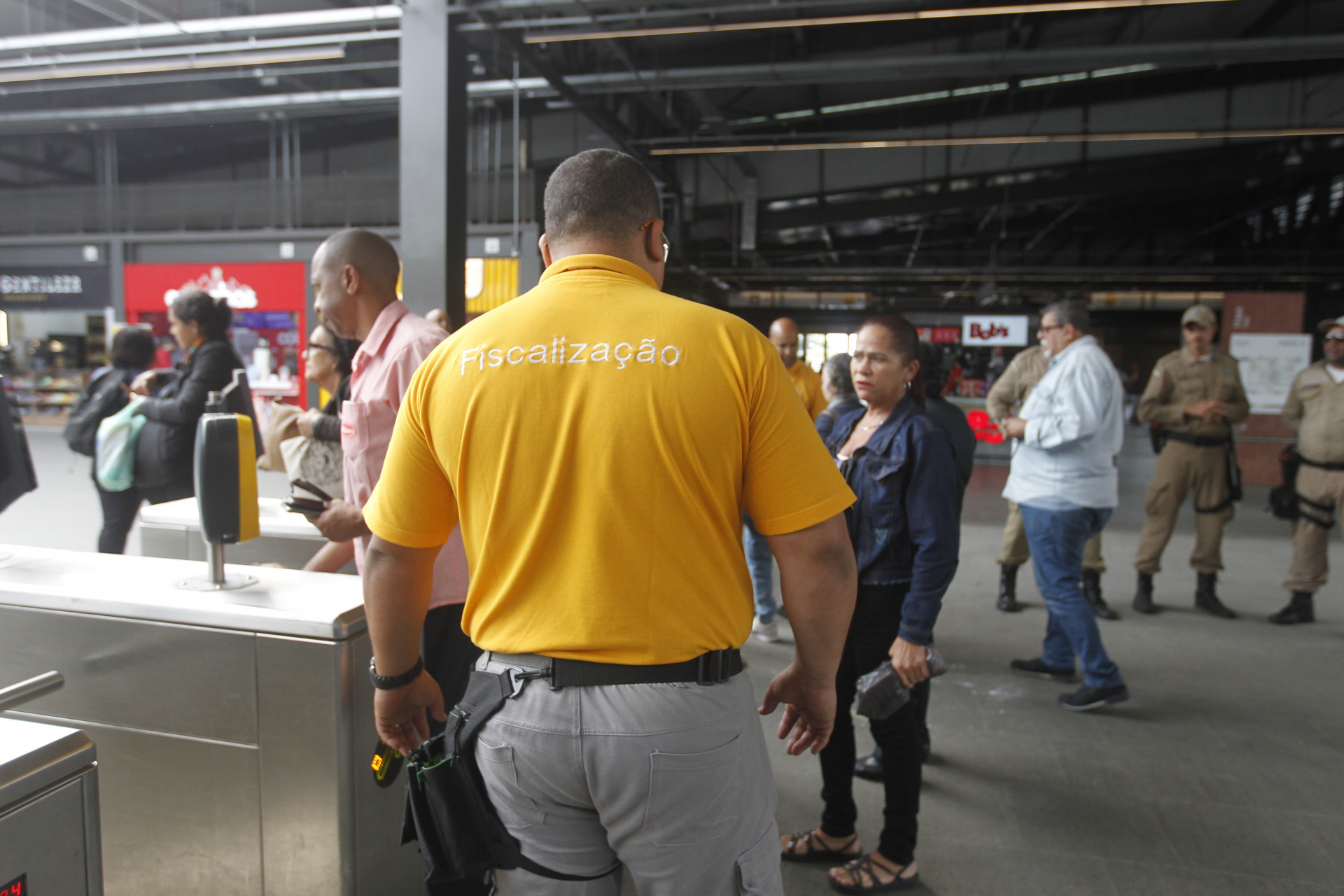 Nova fiscaliza&ccedil;&atilde;o foi criada para evitar que passageiros usem o VLT de gra&ccedil;a - Reginaldo Pimenta/Ag&ecirc;ncia O Dia