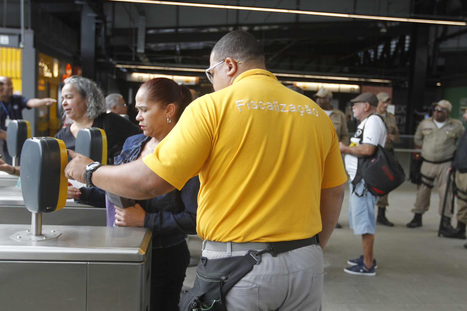 Nova fiscaliza&ccedil;&atilde;o foi criada para evitar que passageiros usem o VLT de gra&ccedil;a - Reginaldo Pimenta/Ag&ecirc;ncia O Dia