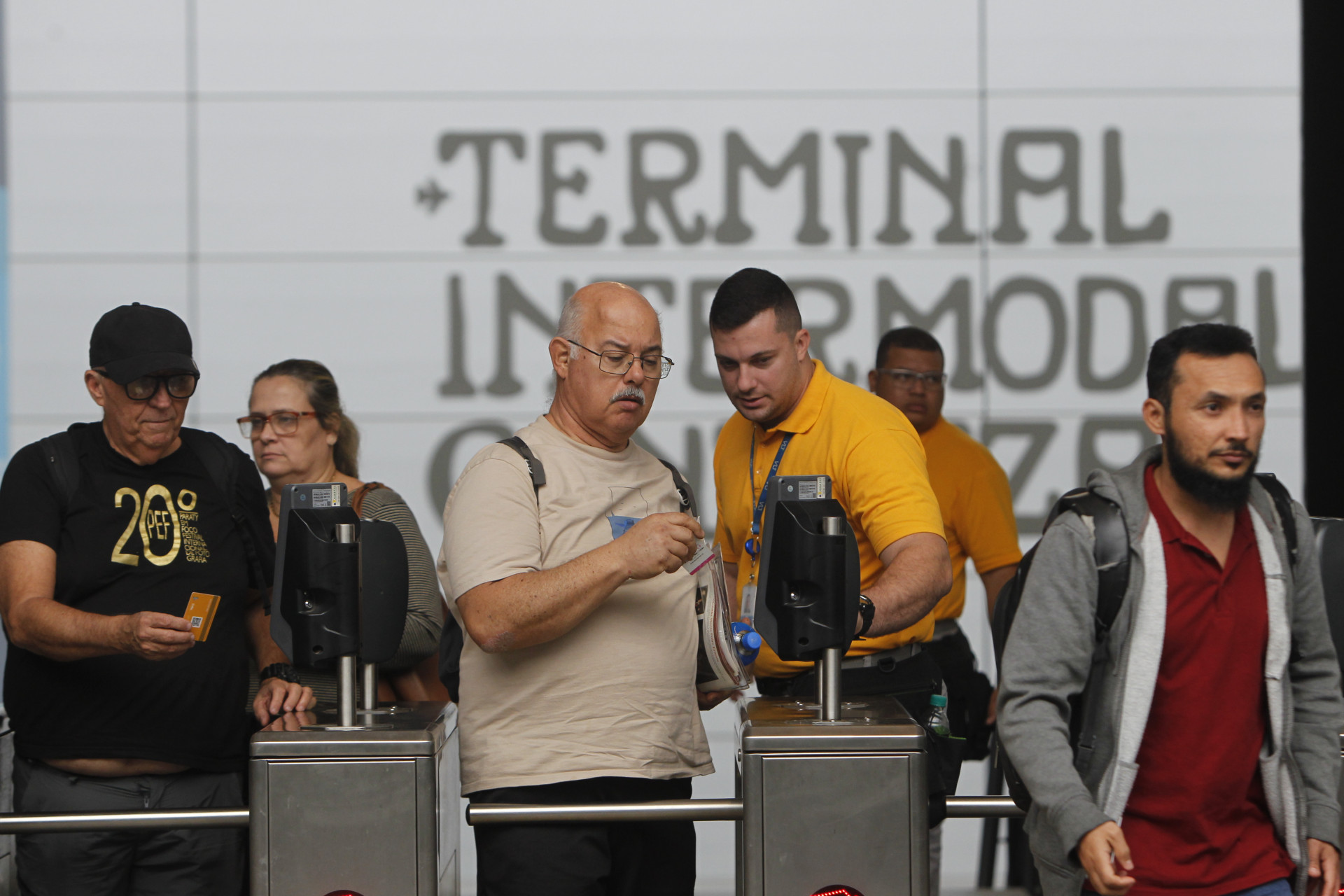 Nova etapa de fiscaliza&ccedil;&atilde;o no VLT Carioca entrou em vigor no Terminal Gentileza nesta quarta-feira (9) - Reginaldo Pimenta/Ag&ecirc;ncia O Dia