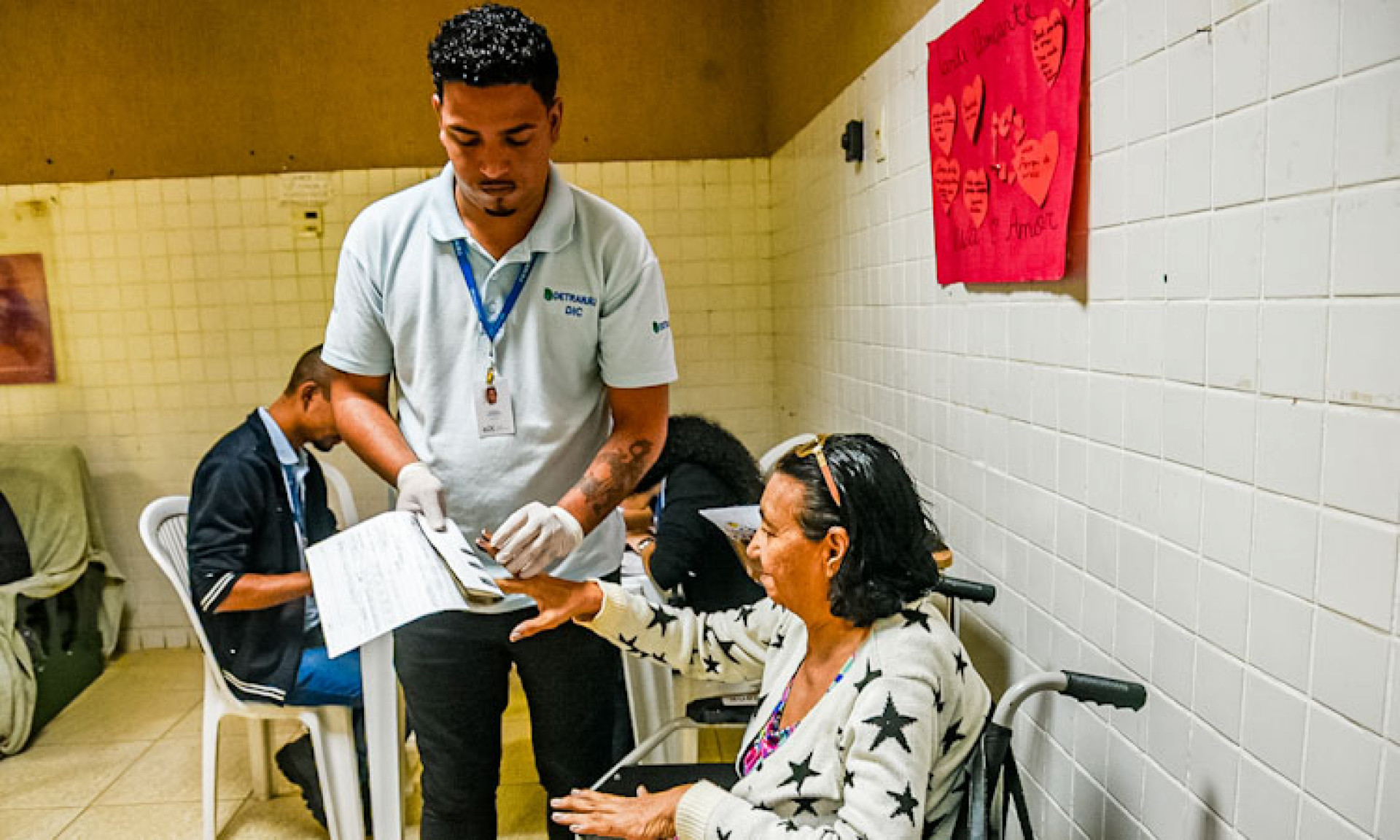 Idosos do abrigo Doce Morada, em Sepetiba, participam de ação do Detran RJ para emissão da nova Carteira de Identidade Nacional - Alexandre Simonini/Detran RJ