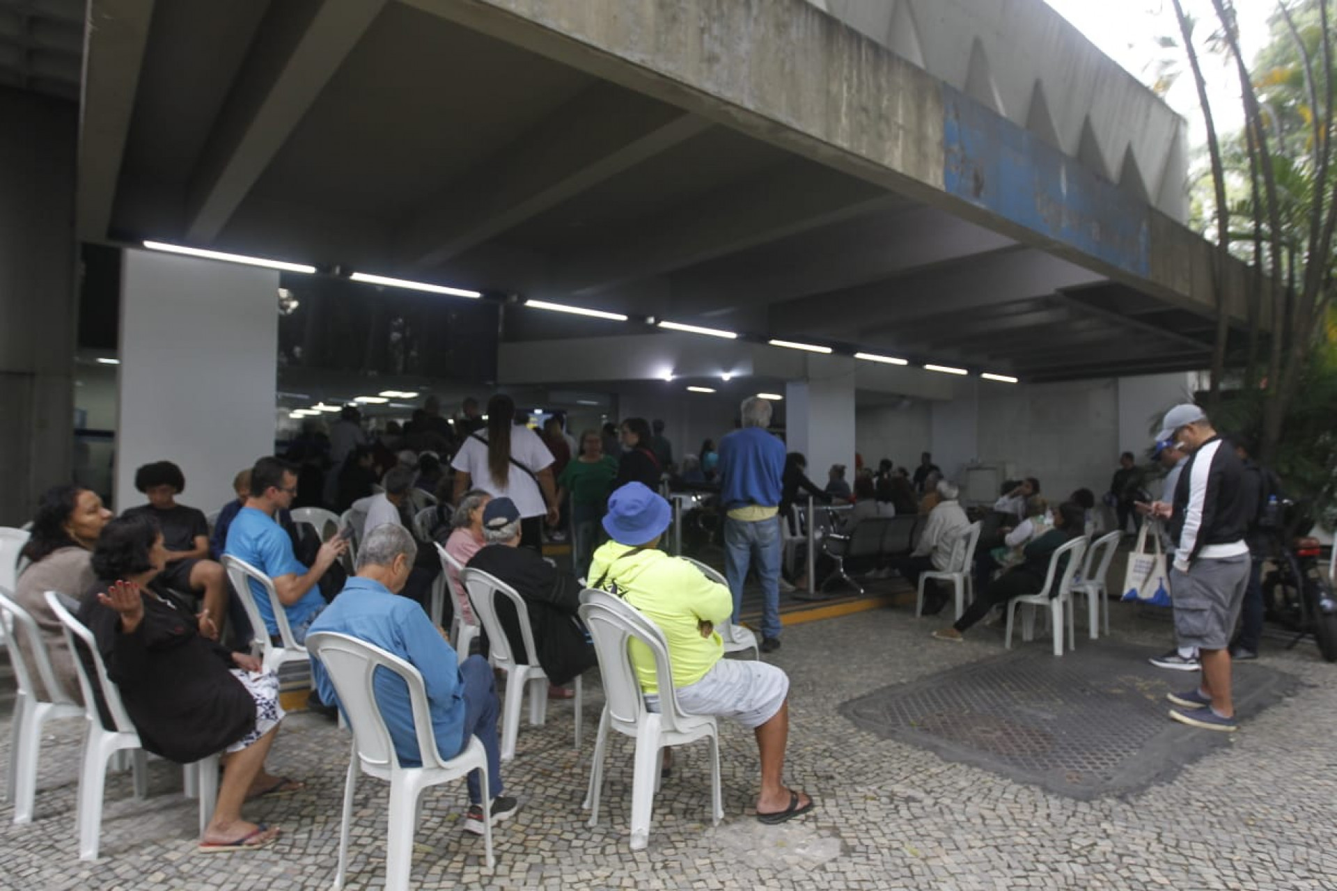 Passageiros lotam posto do Ja&eacute;, em Botafogo, no quinto dia de obrigatoriedade para gratuidade - Reginaldo Pimenta / Ag&ecirc;ncia O Dia