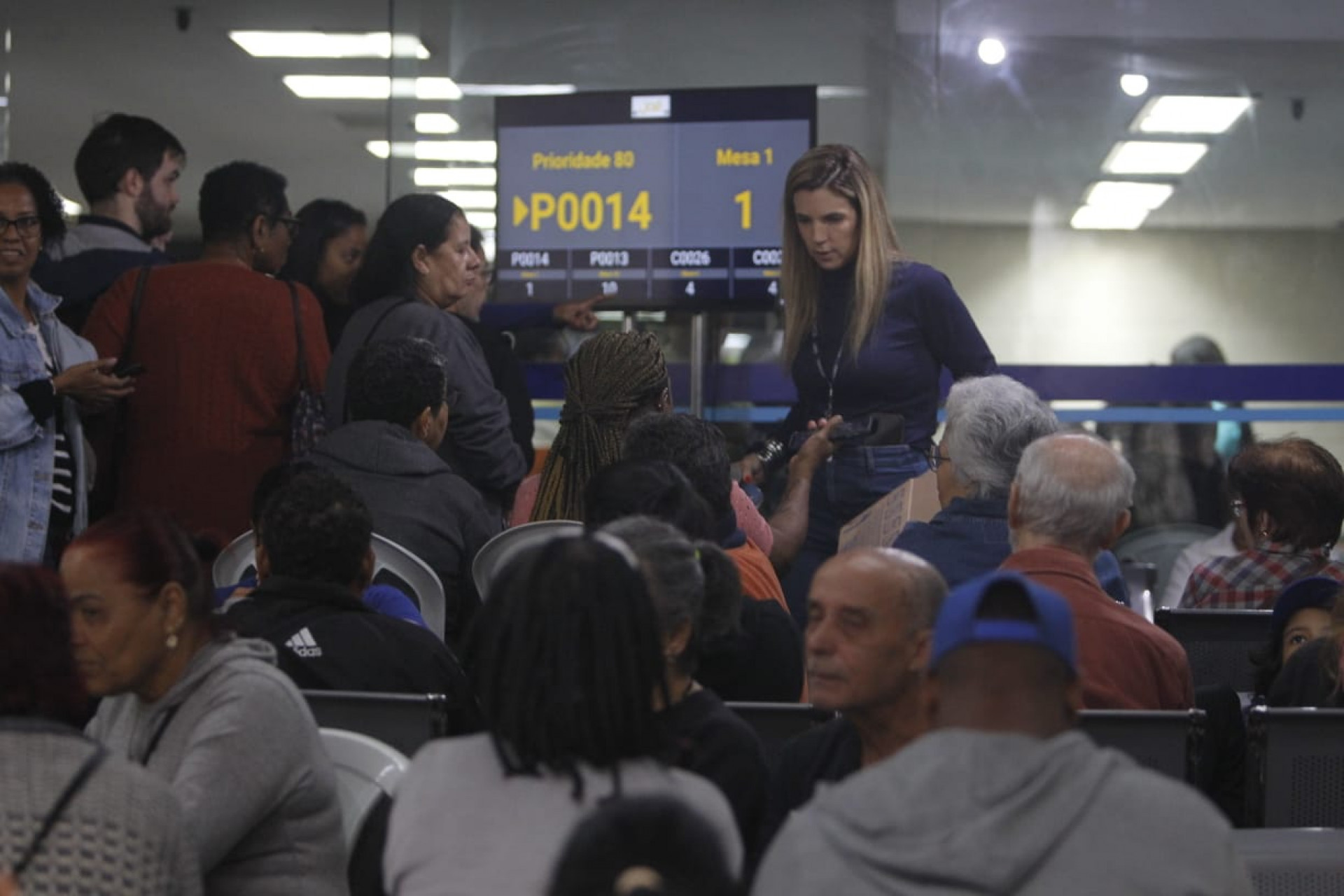 Passageiros lotam posto do Ja&eacute;, em Botafogo, no quinto dia de obrigatoriedade para gratuidade - Reginaldo Pimenta / Ag&ecirc;ncia O Dia