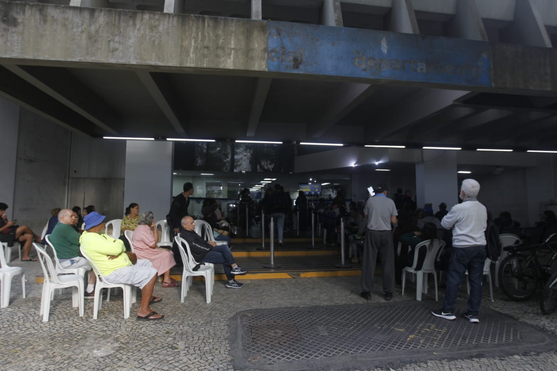 Passageiros lotam posto do Ja&eacute;, em Botafogo, no quinto dia de obrigatoriedade para gratuidade - Reginaldo Pimenta / Ag&ecirc;ncia O Dia