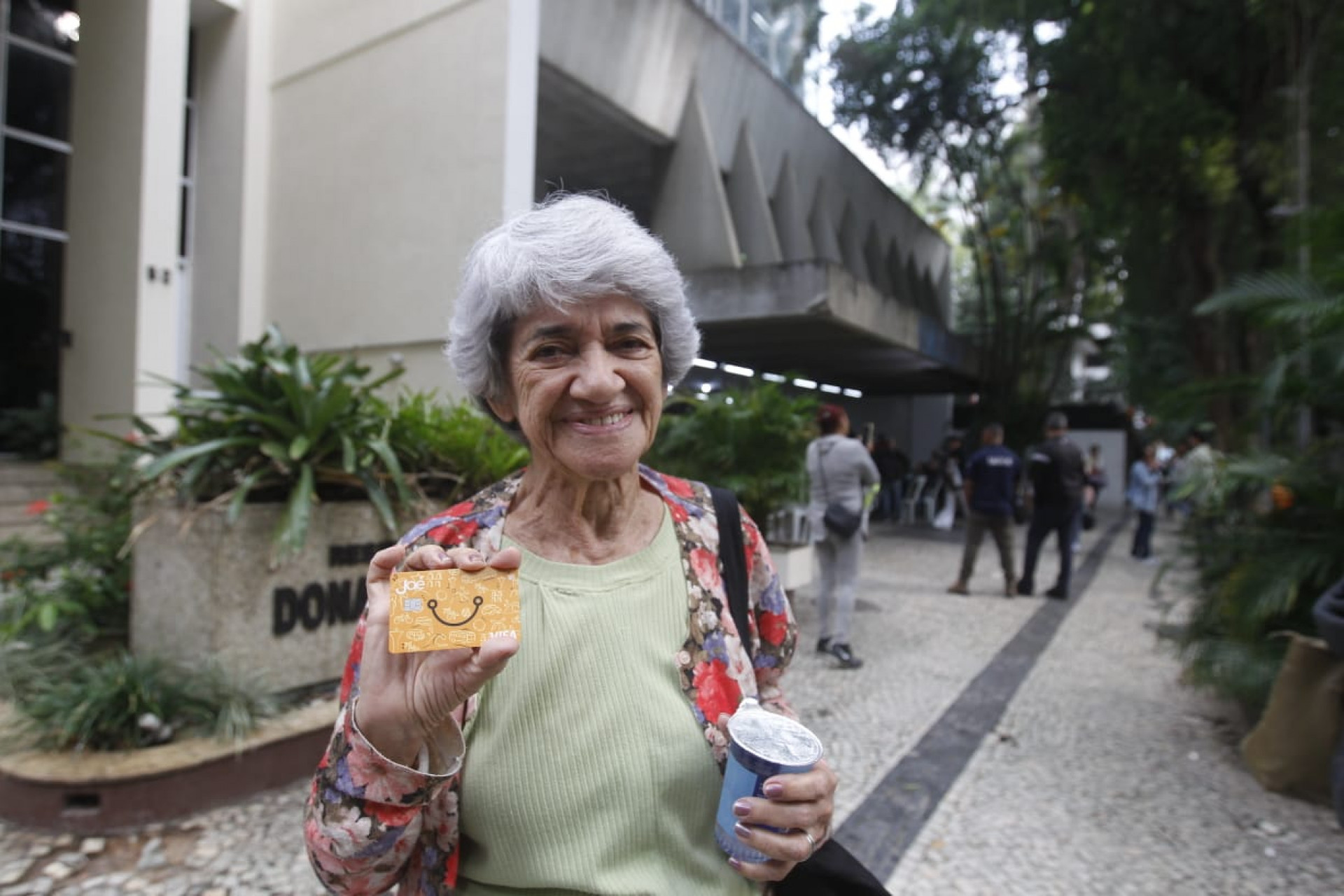 Celi Menezes, de 80 anos, retirou o cart&atilde;o Ja&eacute; nesta quarta-feira (9) em Botafogo - Reginaldo Pimenta / Ag&ecirc;ncia O Dia