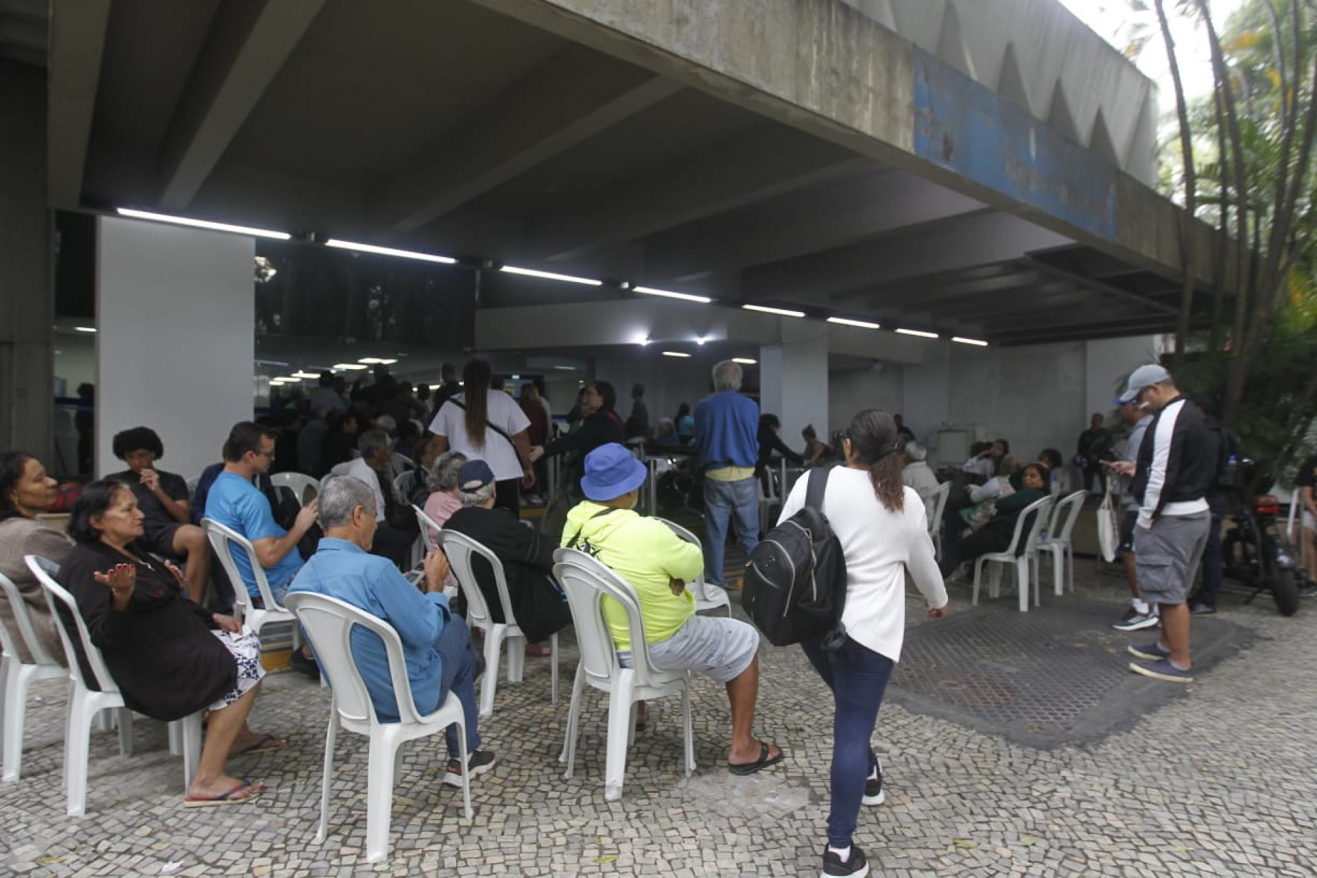 Passageiros lotam posto do Ja&eacute;, em Botafogo, no quinto dia de obrigatoriedade para gratuidade - Reginaldo Pimenta / Ag&ecirc;ncia O Dia