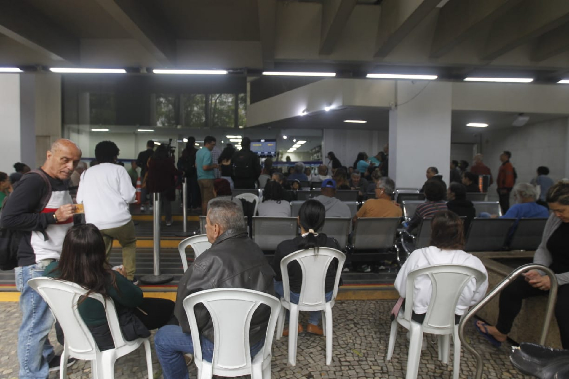 Passageiros lotam posto do Ja&eacute;, em Botafogo, no quinto dia de obrigatoriedade para gratuidade - Reginaldo Pimenta / Ag&ecirc;ncia O Dia