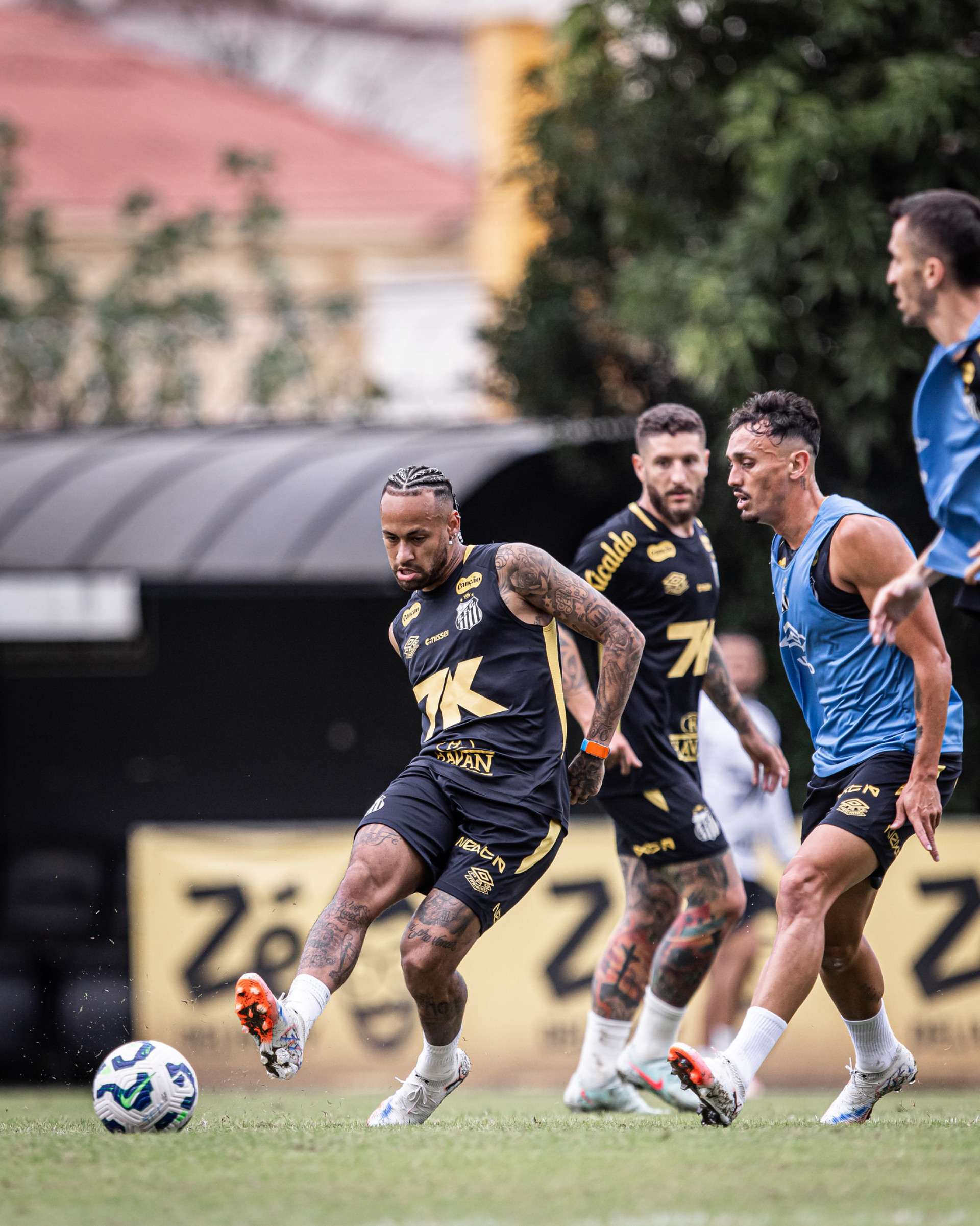 Neymar apareceu com novo visual no treino do Santos - Raul Baretta/ Santos