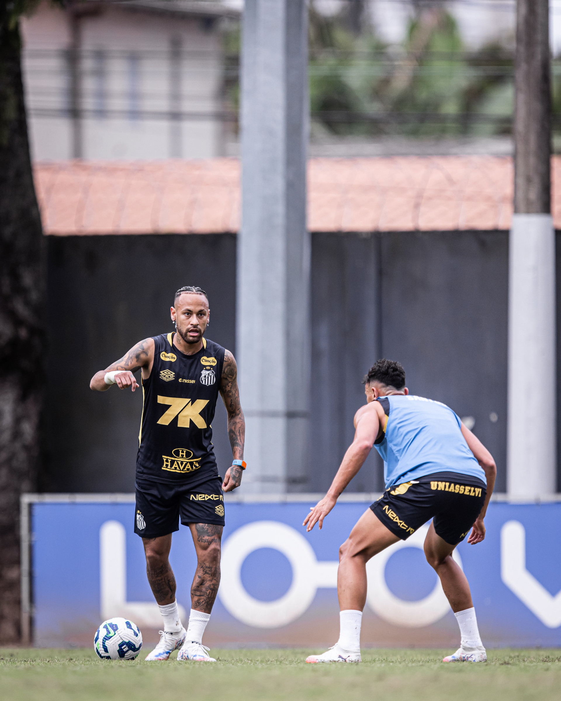 Neymar apareceu com novo visual no treino do Santos - Raul Baretta/ Santos