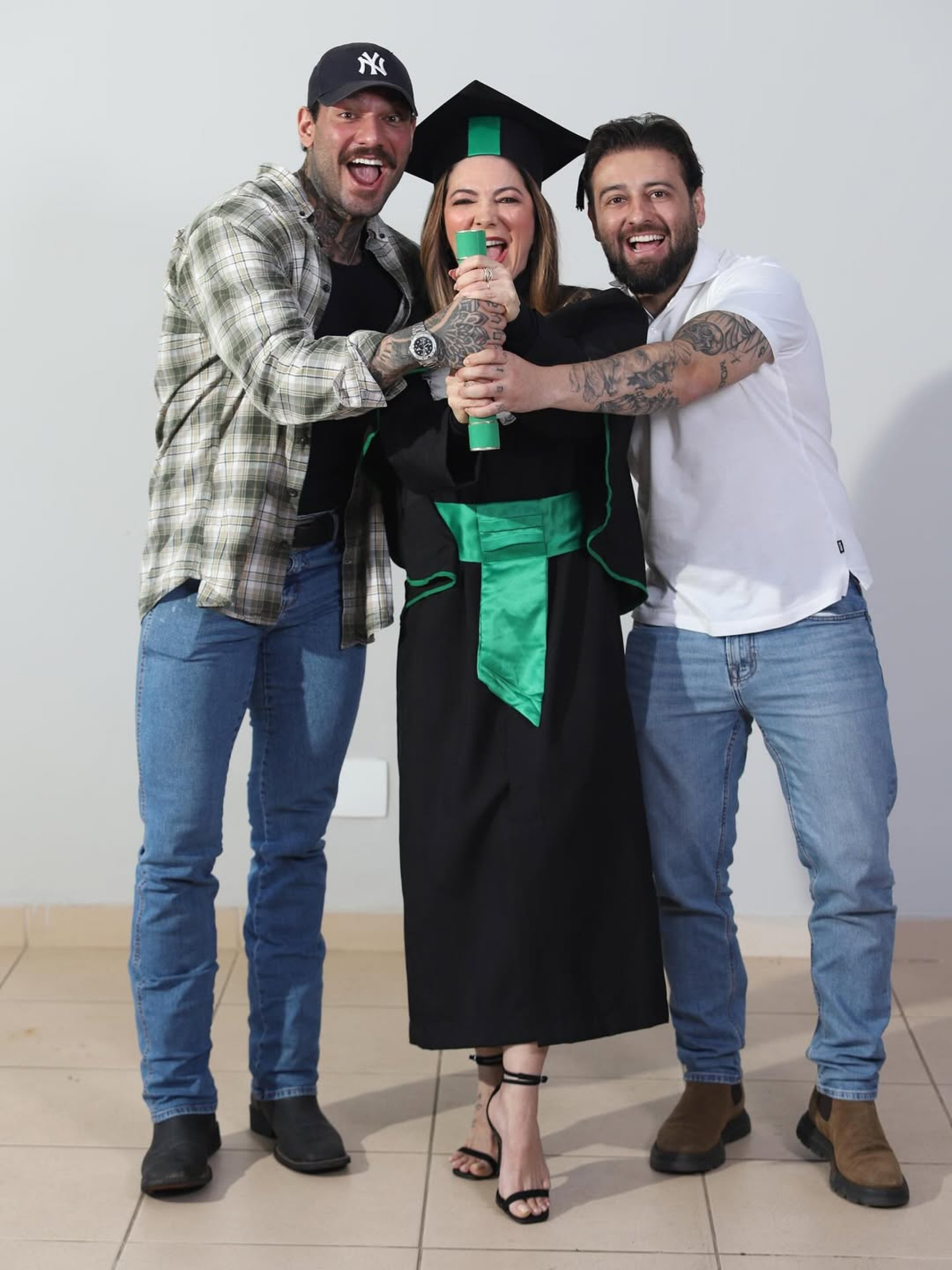 Karina Lucco posou para fotos com os filhos, Lucas e Leandro - Reprodução/Instagram 