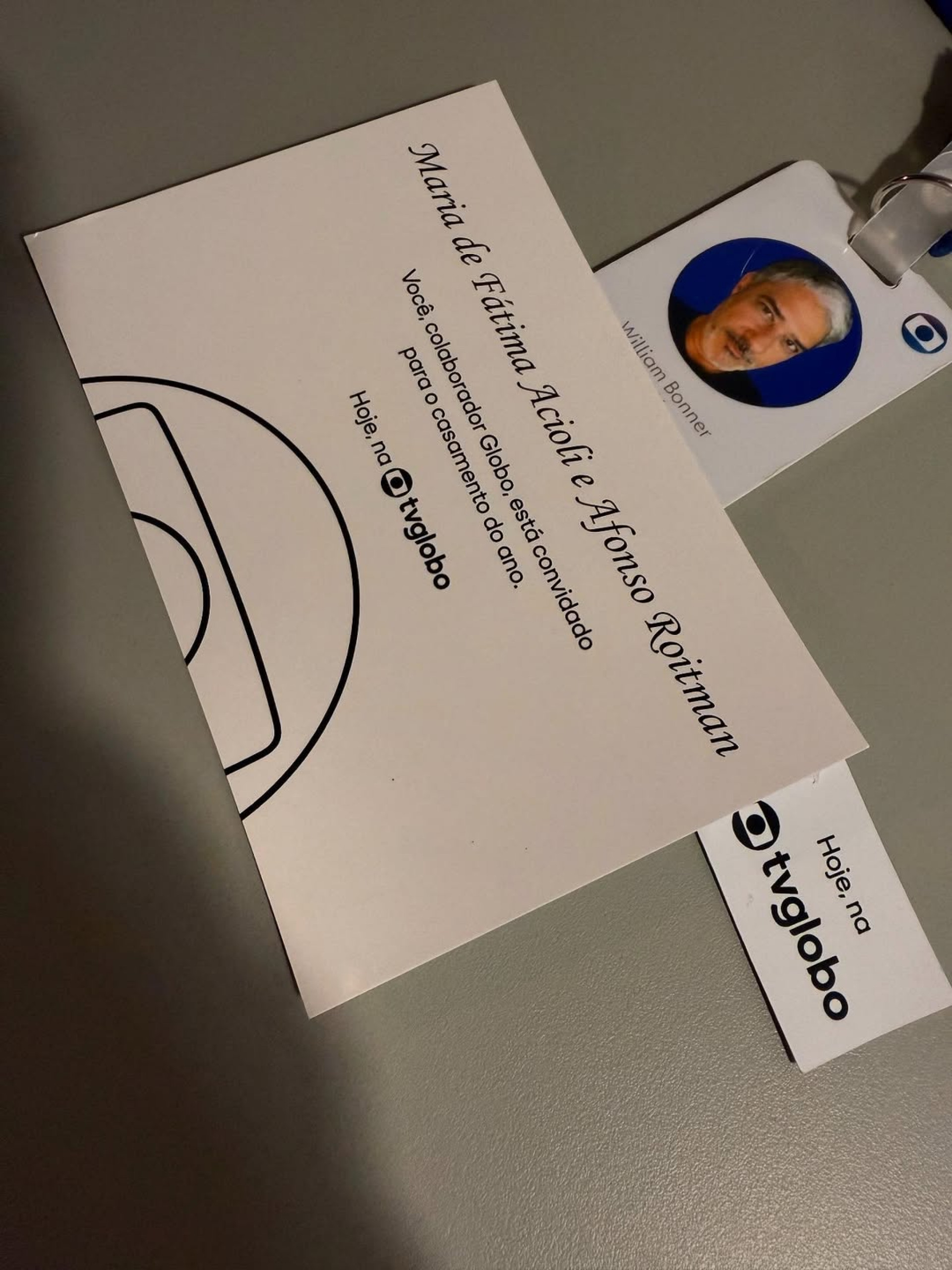 William Bonner recebe convite para o casamento de Maria de Fátima em 'Vale Tudo' - Reprodução / Instagram