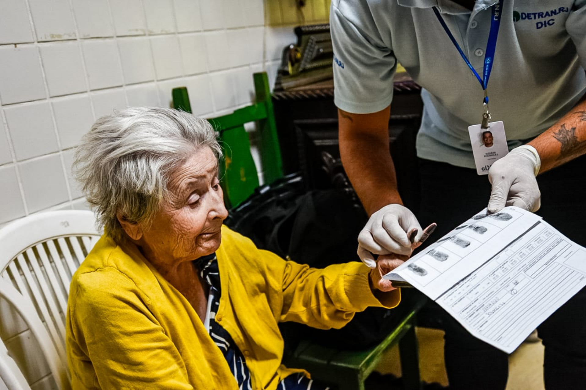 Idosos do abrigo Doce Morada, em Sepetiba, participam de ação do Detran RJ para emissão da nova Carteira de Identidade Nacional - Alexandre Simonini/Detran RJ