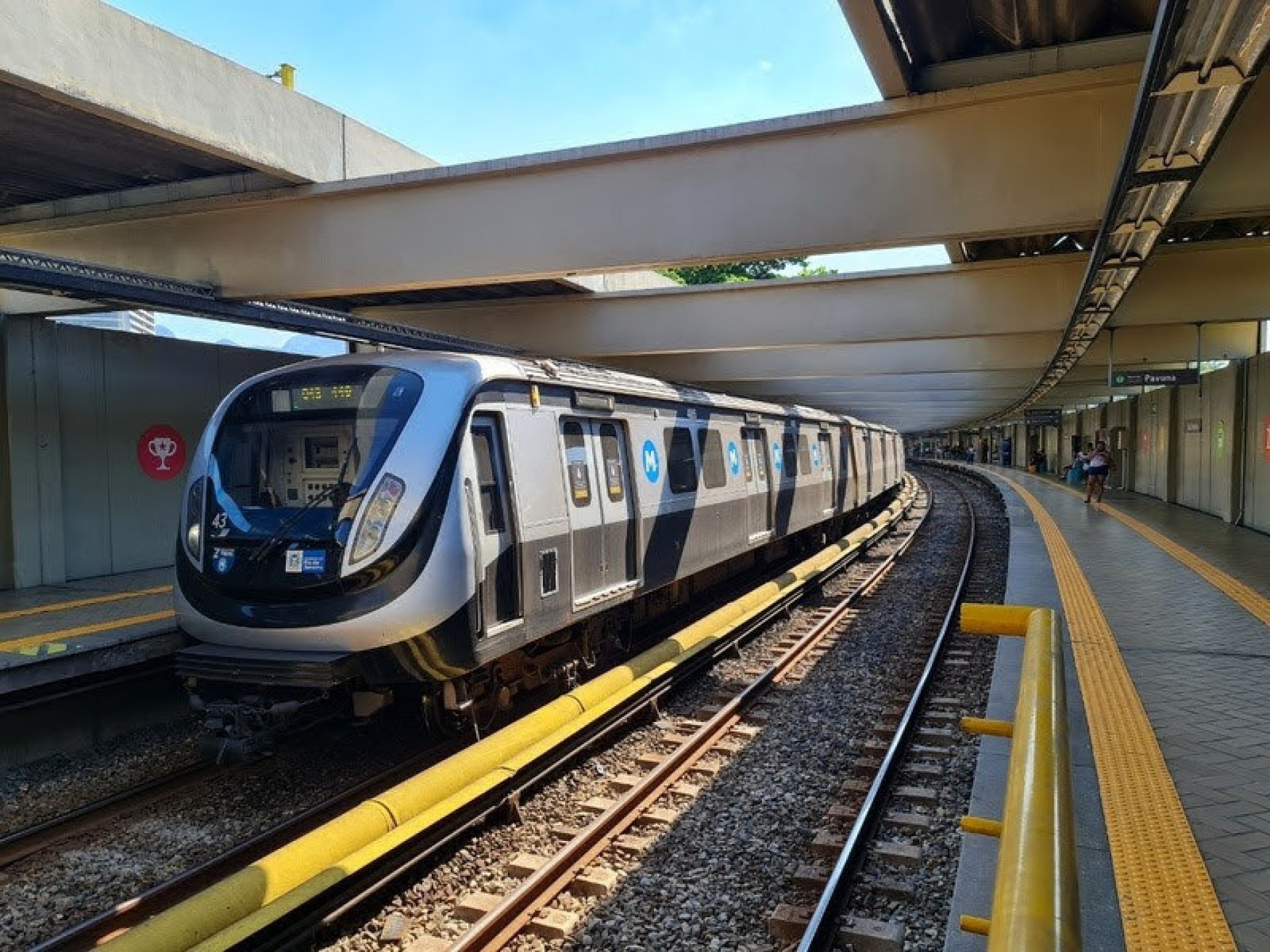 Falha em fornecimento de energia afeta circulação do metrô