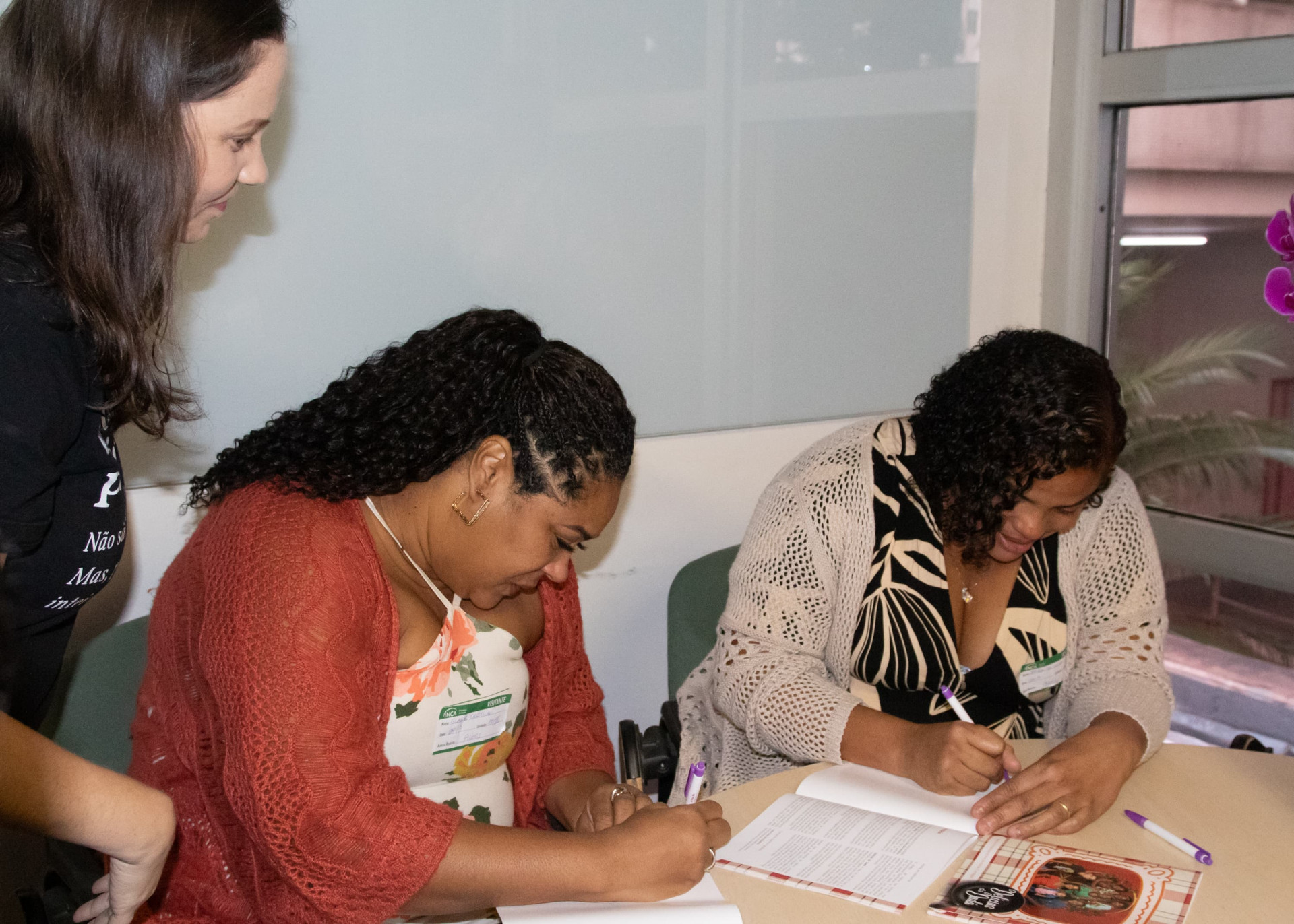 Familiares de Dadá se emocionaram com o lançamento do livro - Érica Martin / Agência O Dia