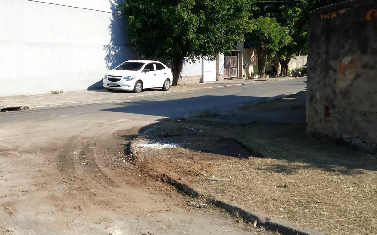 A Rua Breno Souza, em Santa Maria, teve o lixo retirado da esquina


