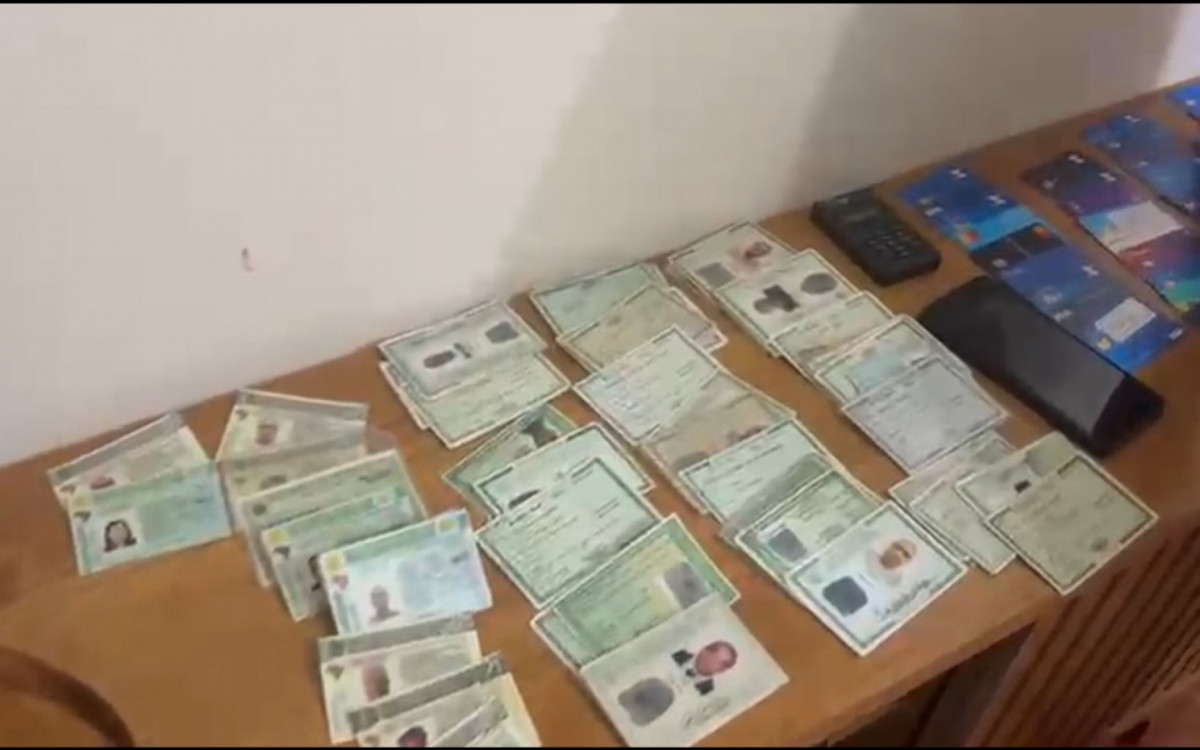 Documentos e diversos cart&otilde;es foram apreendidos em resid&ecirc;ncia de suspeito