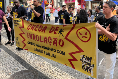 Trabalhadores do setor de comércio pedem melhorias salariais em ato no Centro