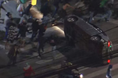 Confronto entre moradores de Paraisópolis e PM tem carros virados e tensão no Morumbi