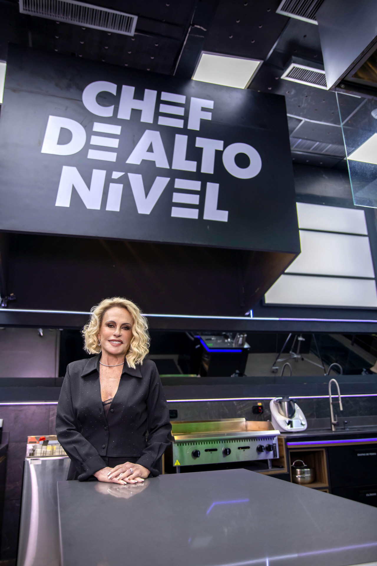 Ana Maria Braga na cozinha do topo do 'Chef de Alto Nível' - Globo/ Beto Roma