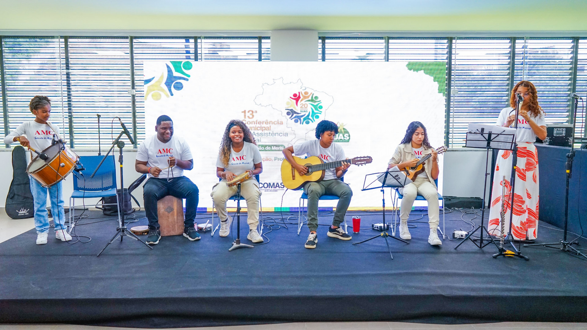 O grupo AMC da Baixada encantou o p&uacute;blico presente com uma apresenta&ccedil;&atilde;o musical - PMSJM/ Gilberto Rocha